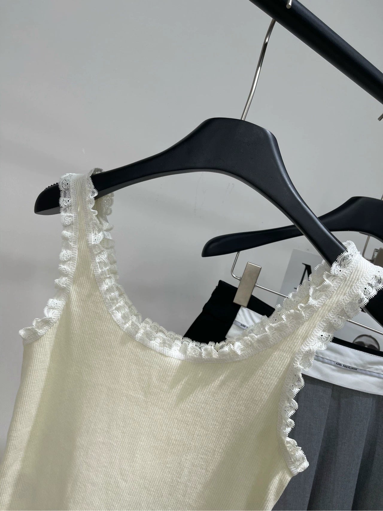M 25 Apricot lace vest