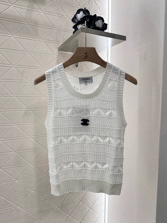 C 25 Openwork Floral Knit Vest