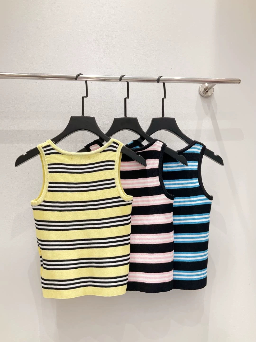 C 25 New Chest Logo Clashing Stripe Knit Vest