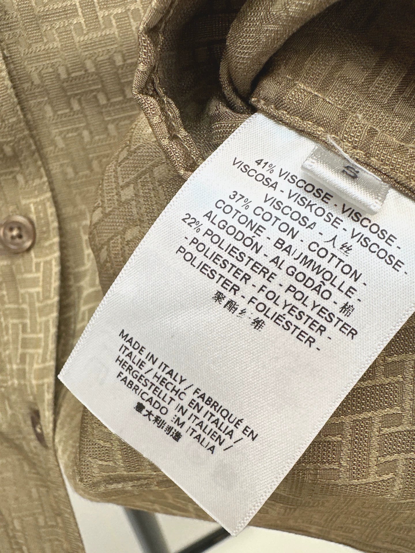 He 25 Dark patterned jacquard waist cinched shirt