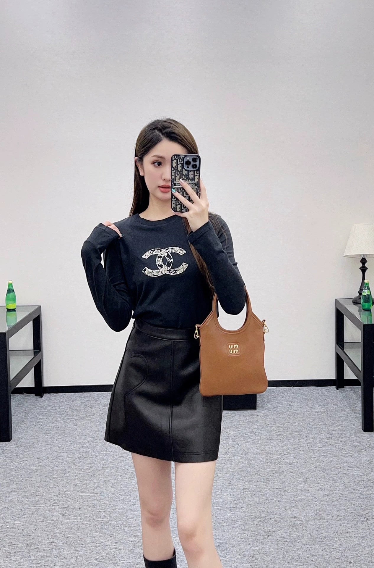C 25 Crew neck, embroidered long sleeves