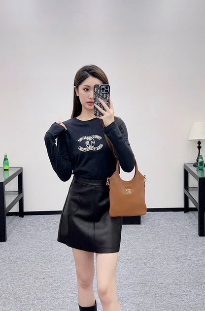 C 25 Crew neck, embroidered long sleeves