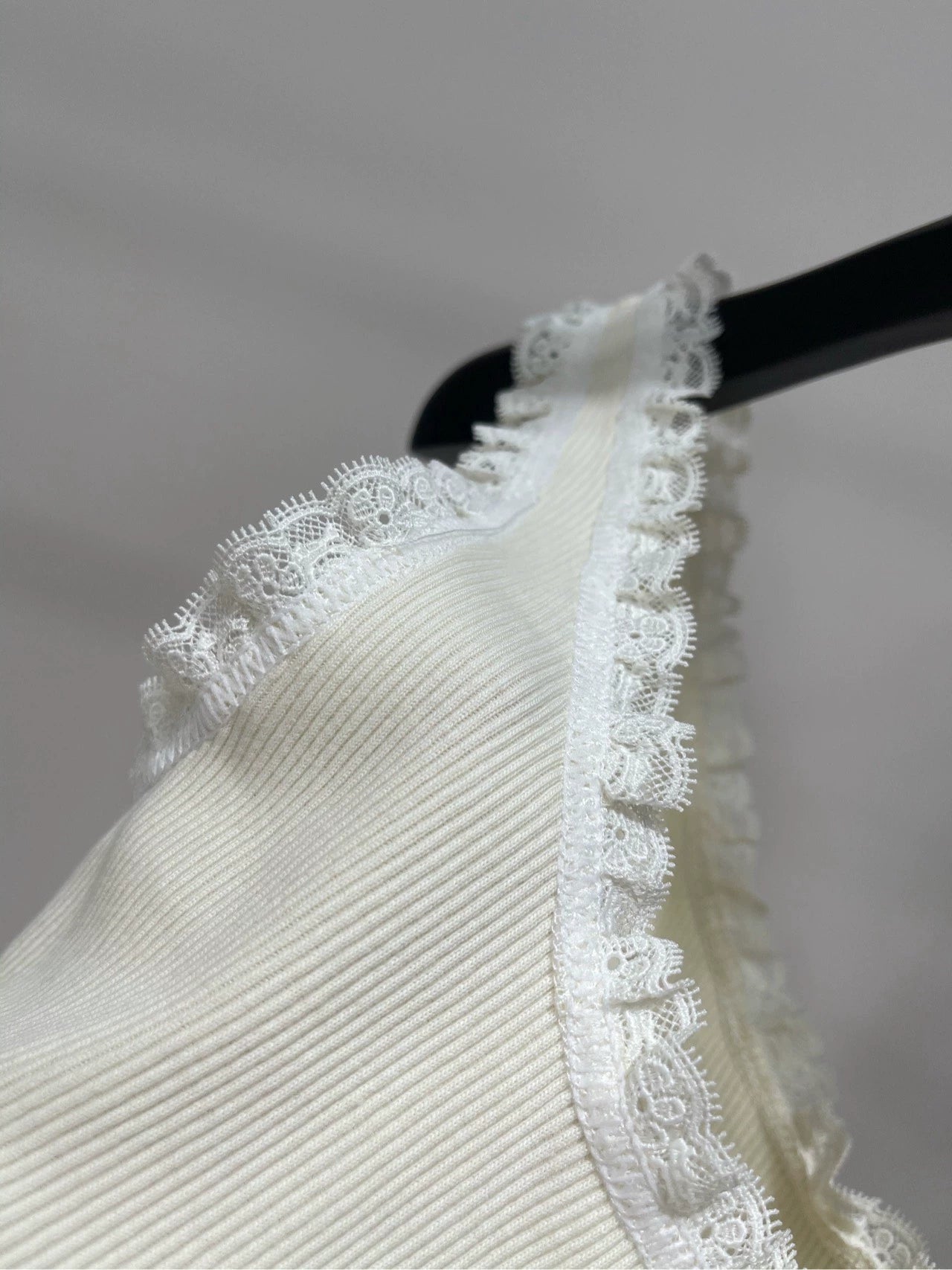 M 25 Apricot lace vest