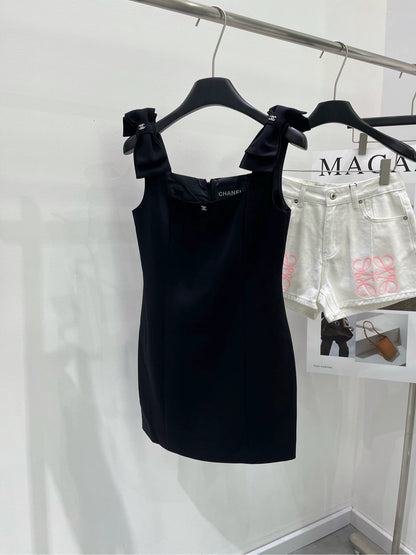 C 25 Shoulder bow black skirt