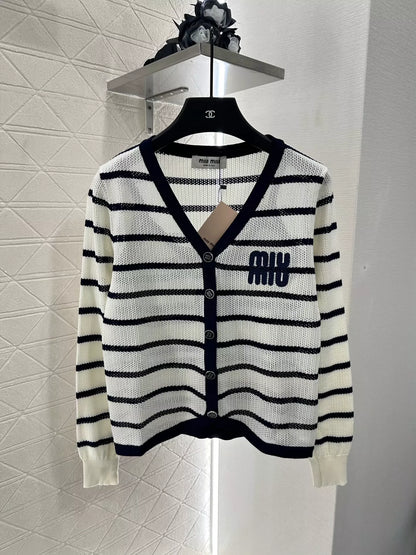 M 25 Two-piece camisole knitted cardigan