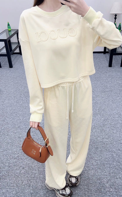 G 25 Round neck embroidered sweatshirt and trousers set