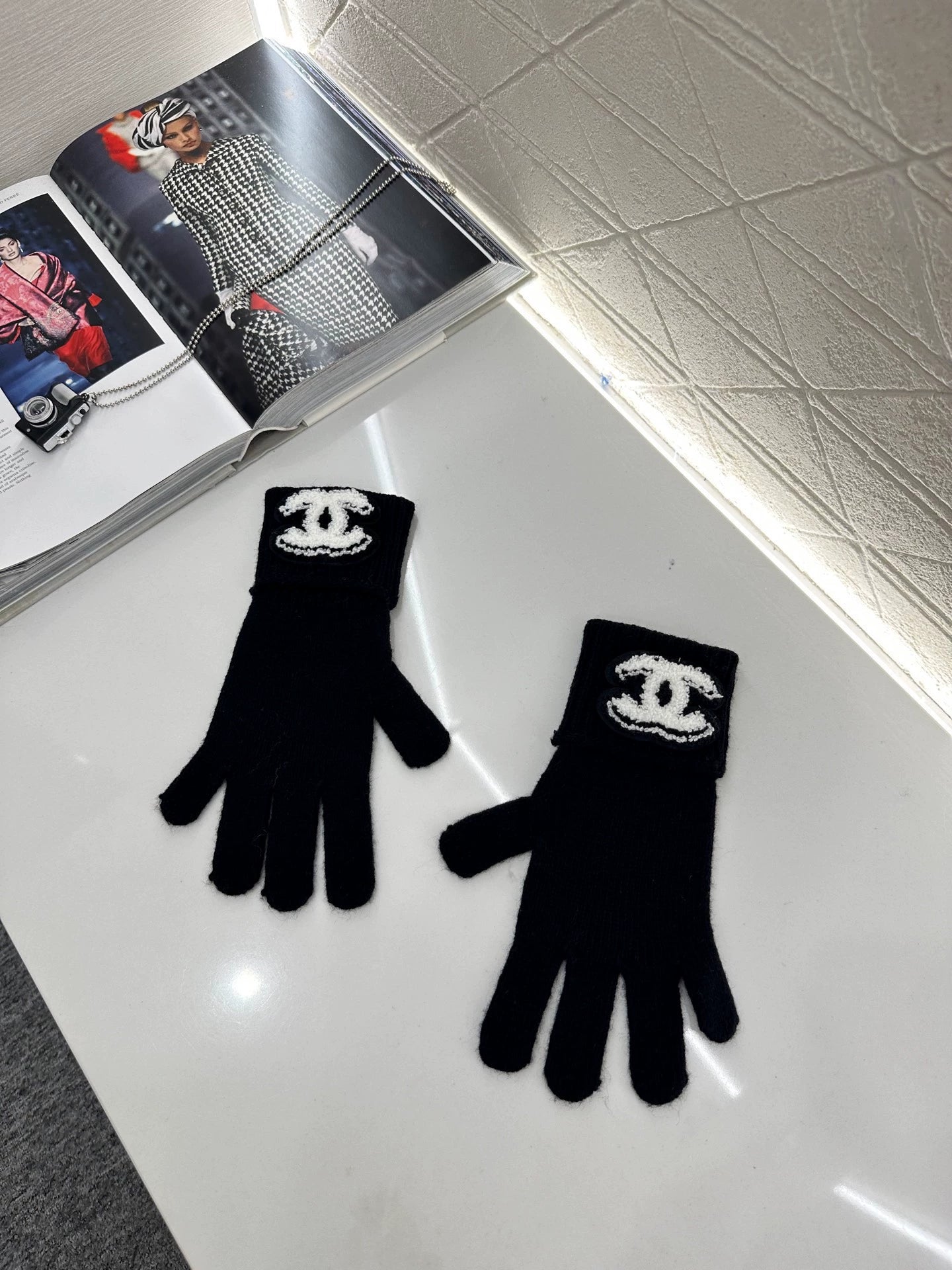 C 25 Logo Cashmere Gloves