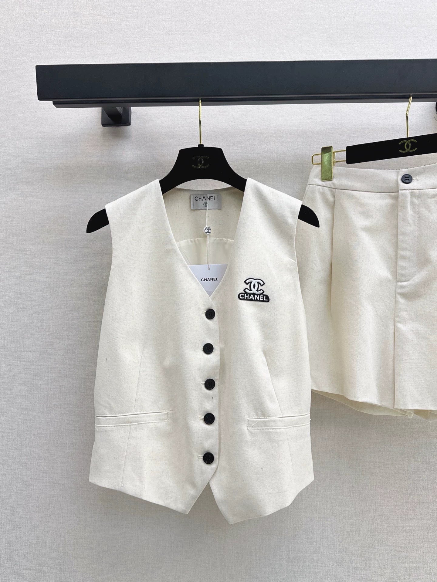 C 25 Spring/Summer Latest Sleeveless Vest + Shorts(white black)