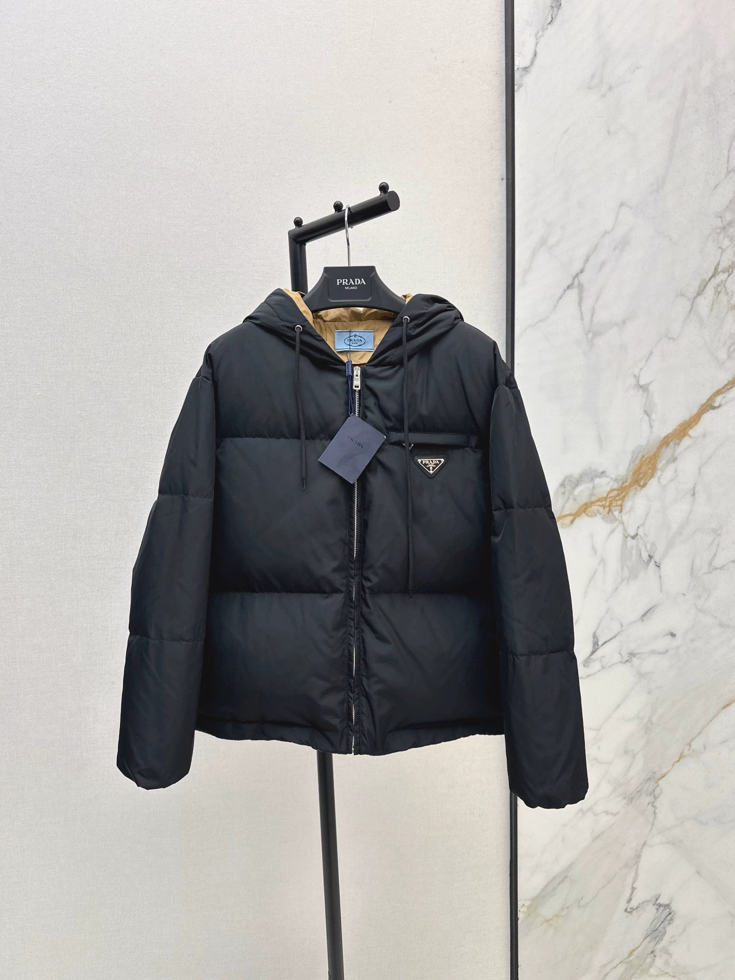 P 25fw hooded down jacket