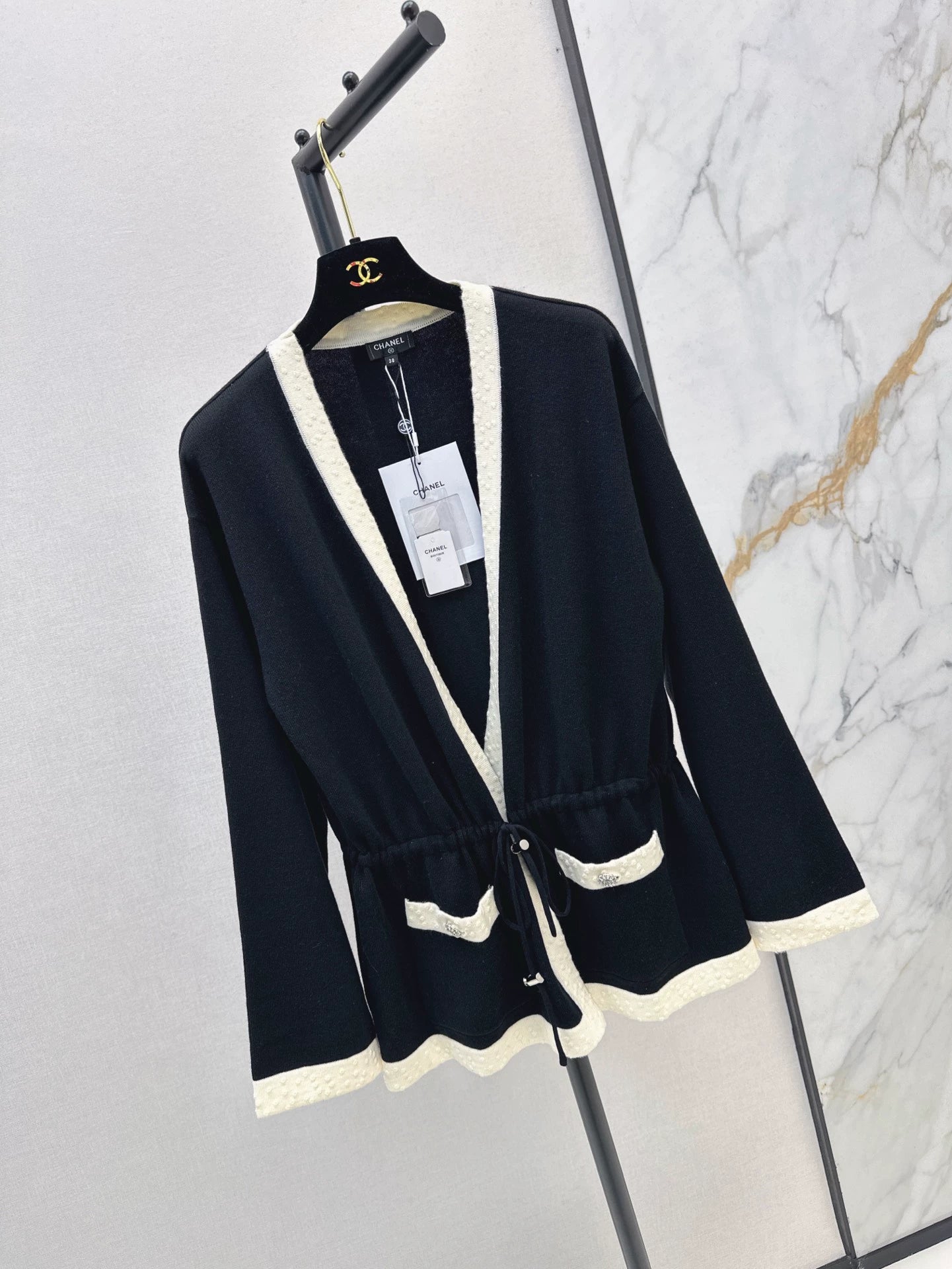 C 25 Black and white contrast knitted wool cardigan