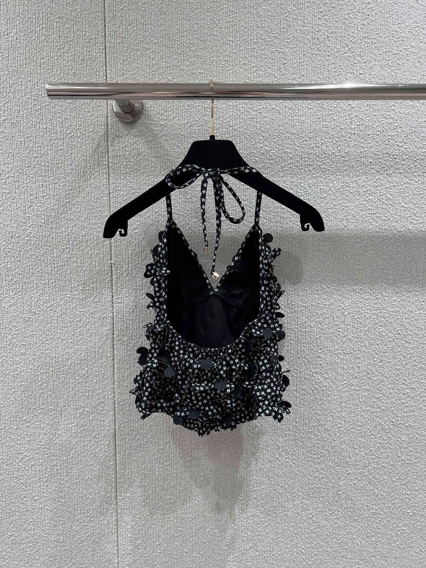 C 25 Floral Neck Camisole(black\white)
