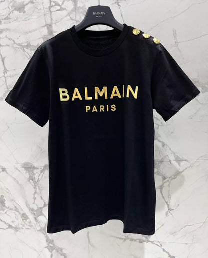 BA 25 Neues bedrucktes T-Shirt mit Knopfverzierung