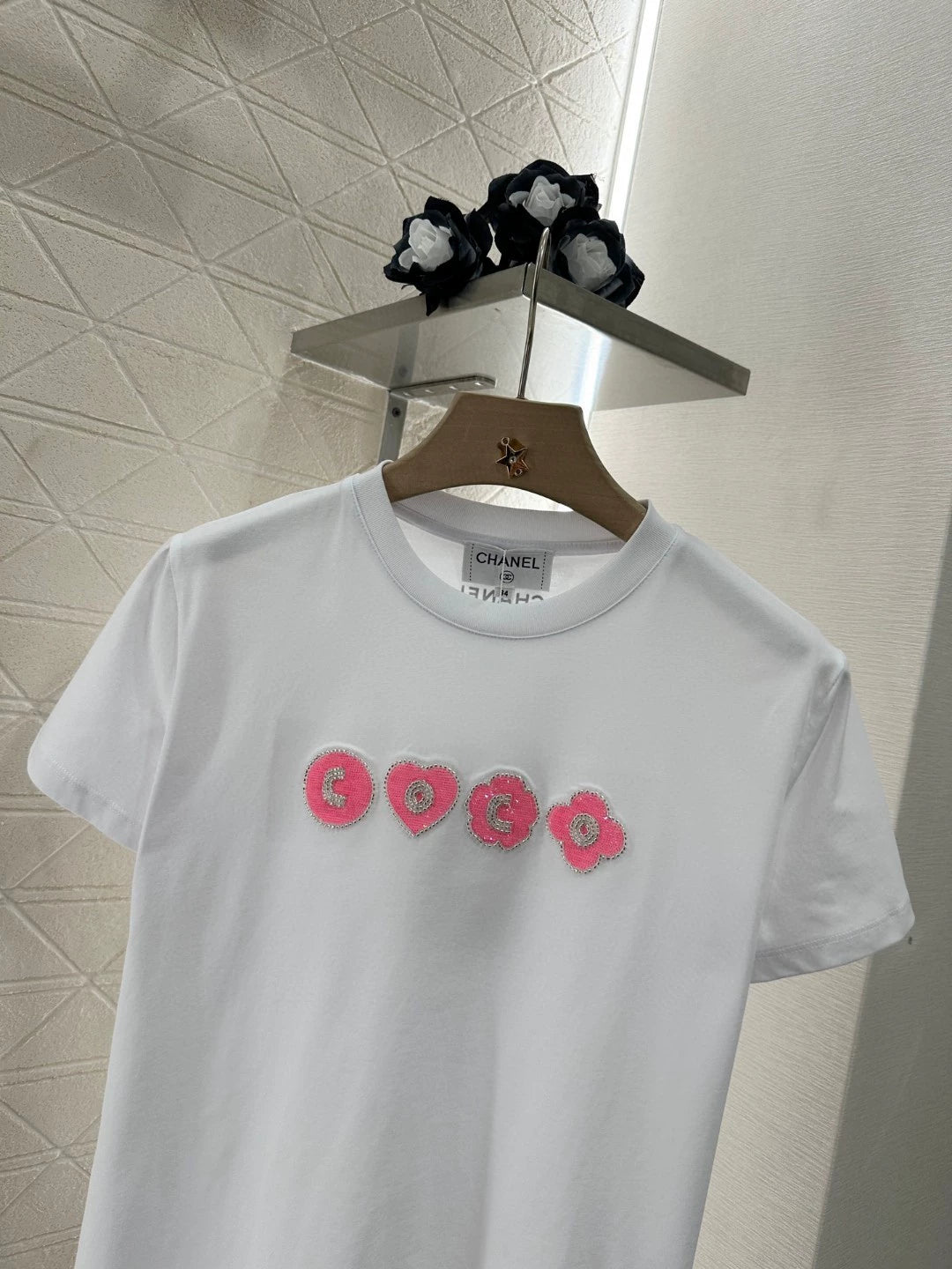 C 25 New Embroidered Beaded Letter Round Neck Short Sleeve T-Shirt