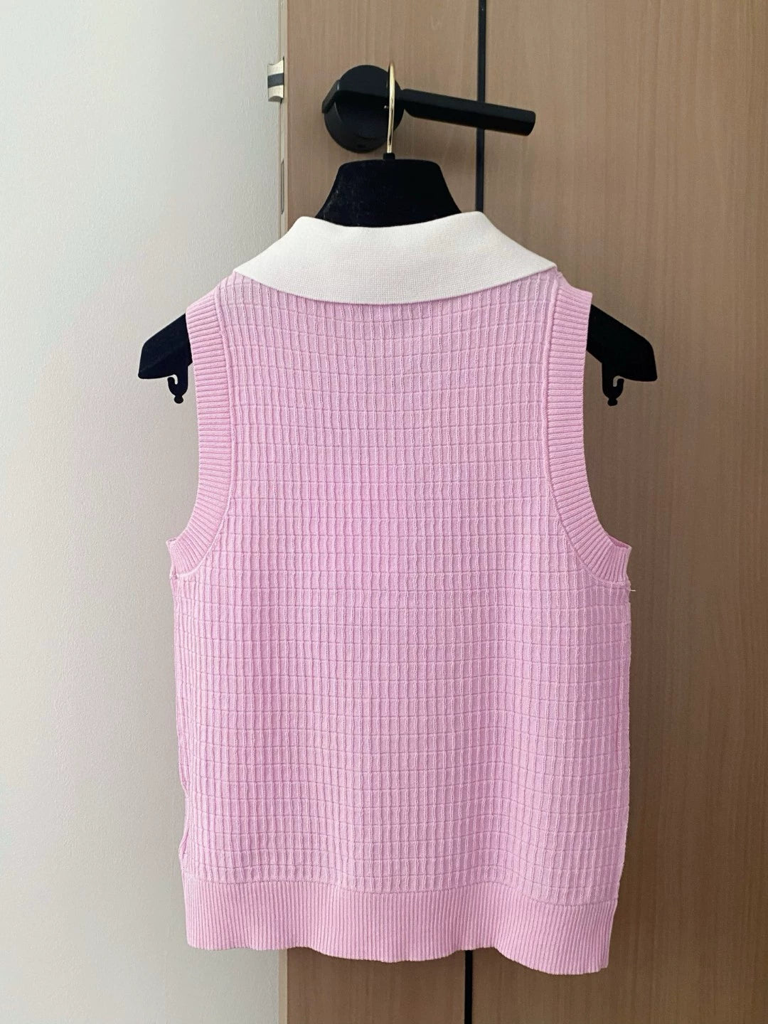 C 25 New Sleeveless Knit Vest with Button Down Collar