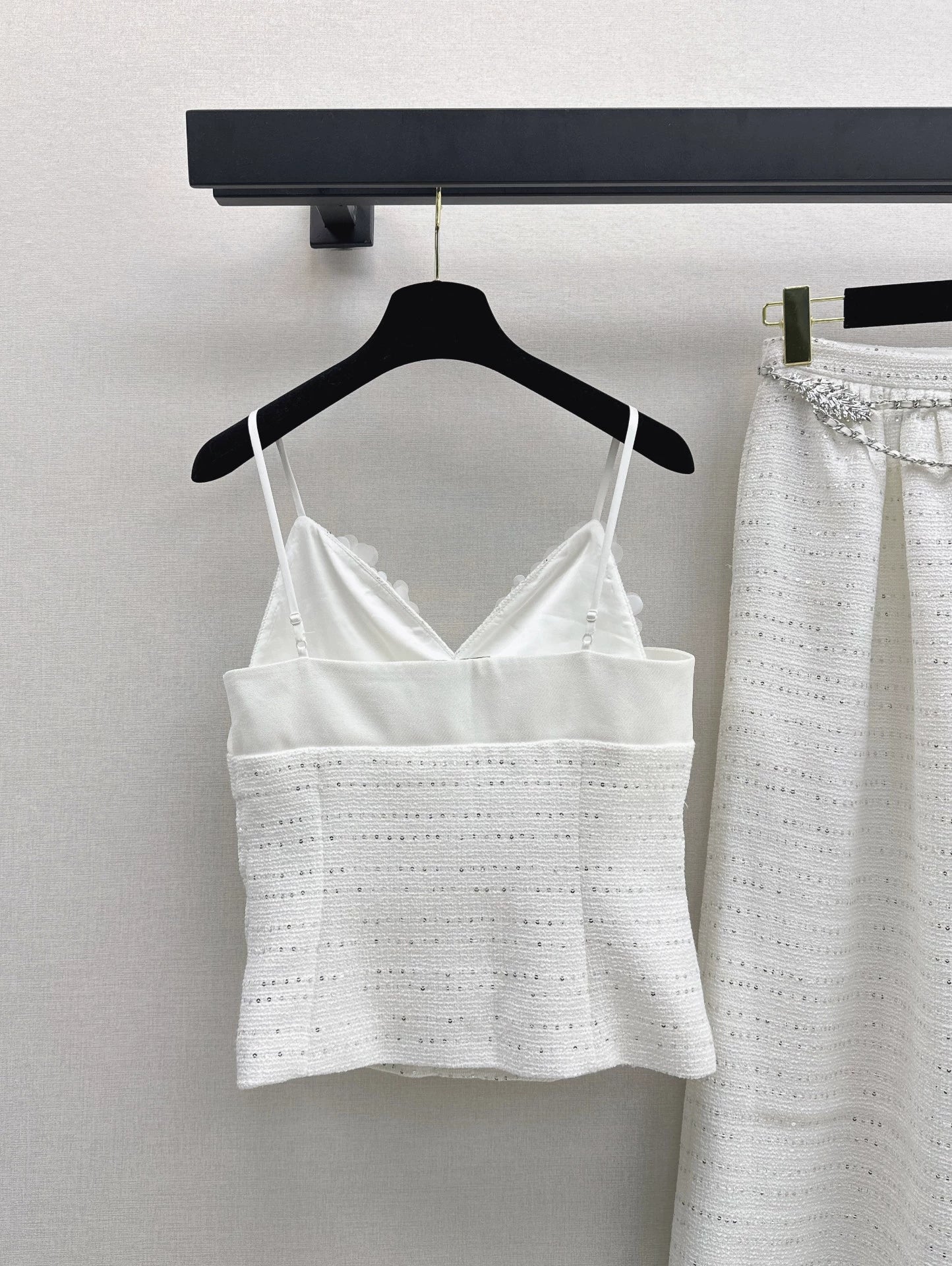 C New Spring/Summer 3D Flower Embellished Camisole with Waist Chain, High-Waisted Skirt