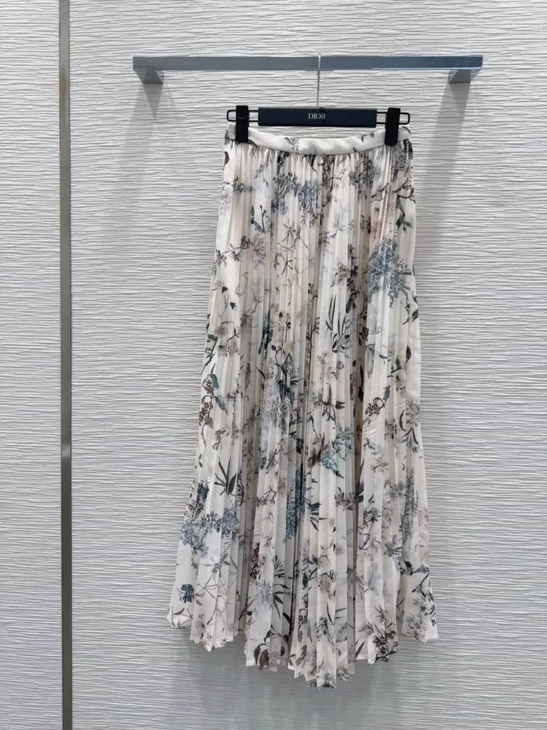 D 25 New Color Clash Printed Pleated Half Skirt