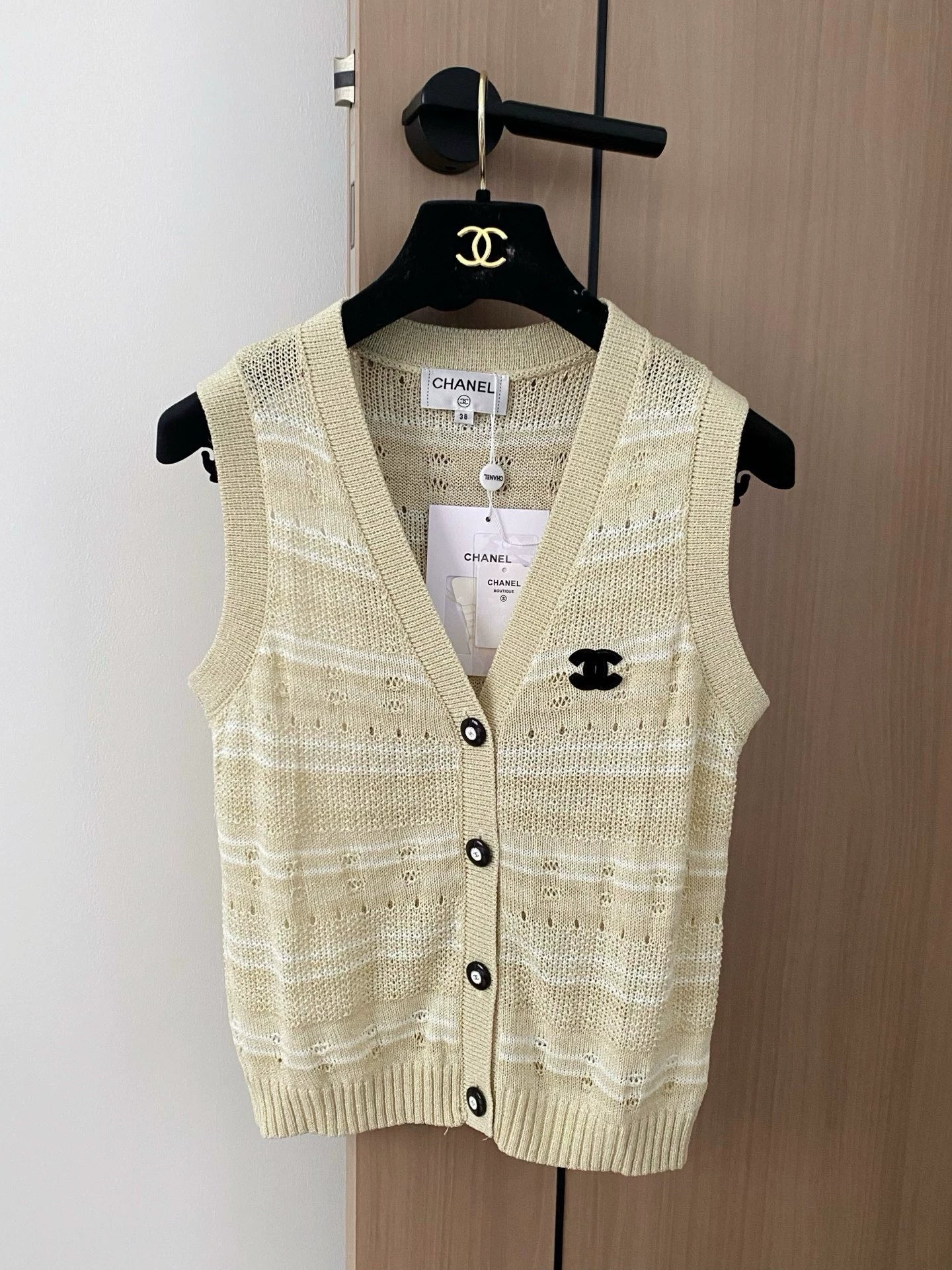 C 25 New Tricolor Hollow Out Vest