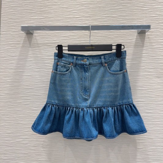 V 2025FW new style Super fashionable new denim short skirt