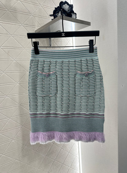 C 25 Contrast color knitted hip skirt