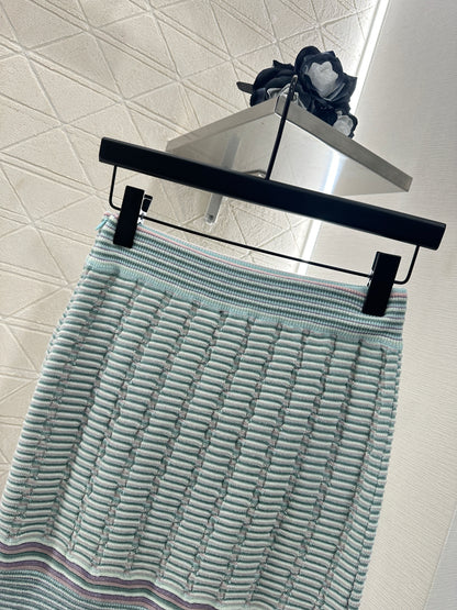 C 25 Contrast color knitted hip skirt