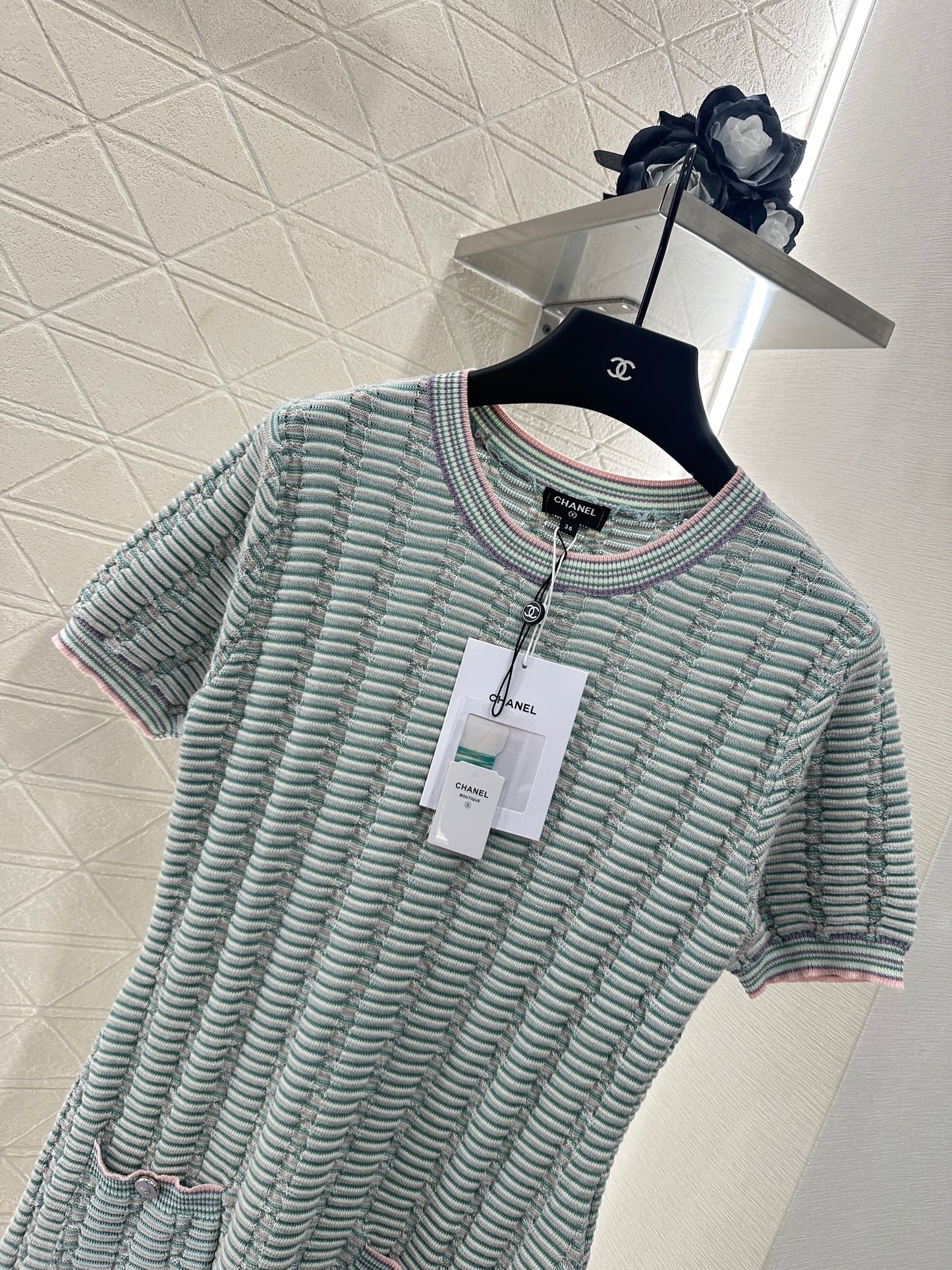 C 25 Flowing tassels contrasting color knitted short-sleeved dress