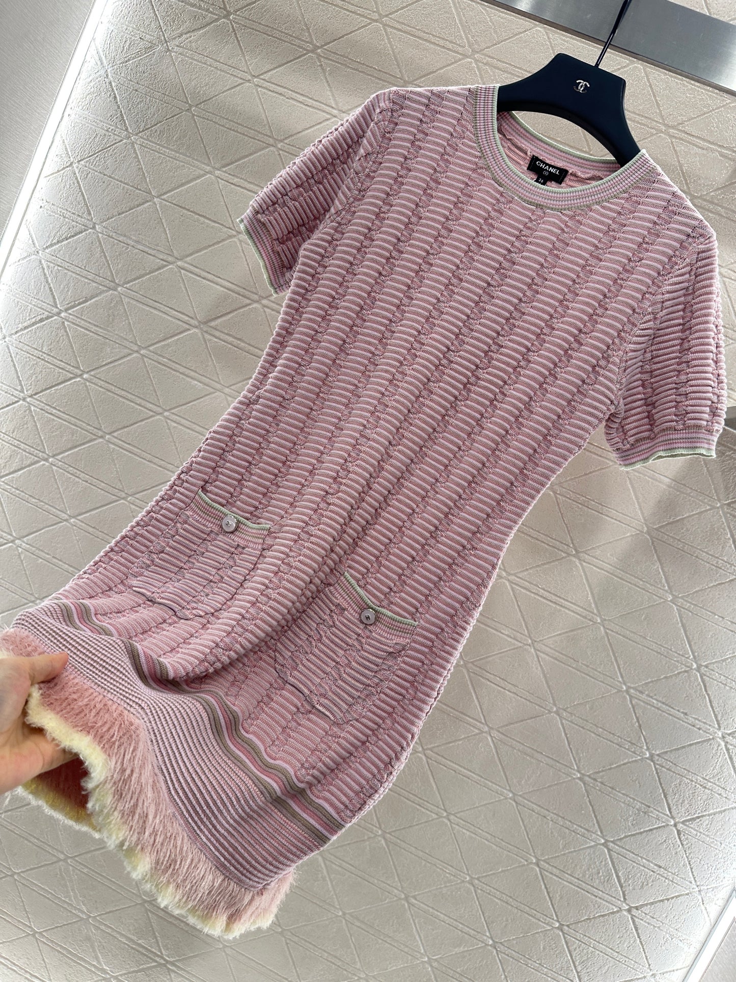 C 25 Flowing tassels contrasting color knitted short-sleeved dress