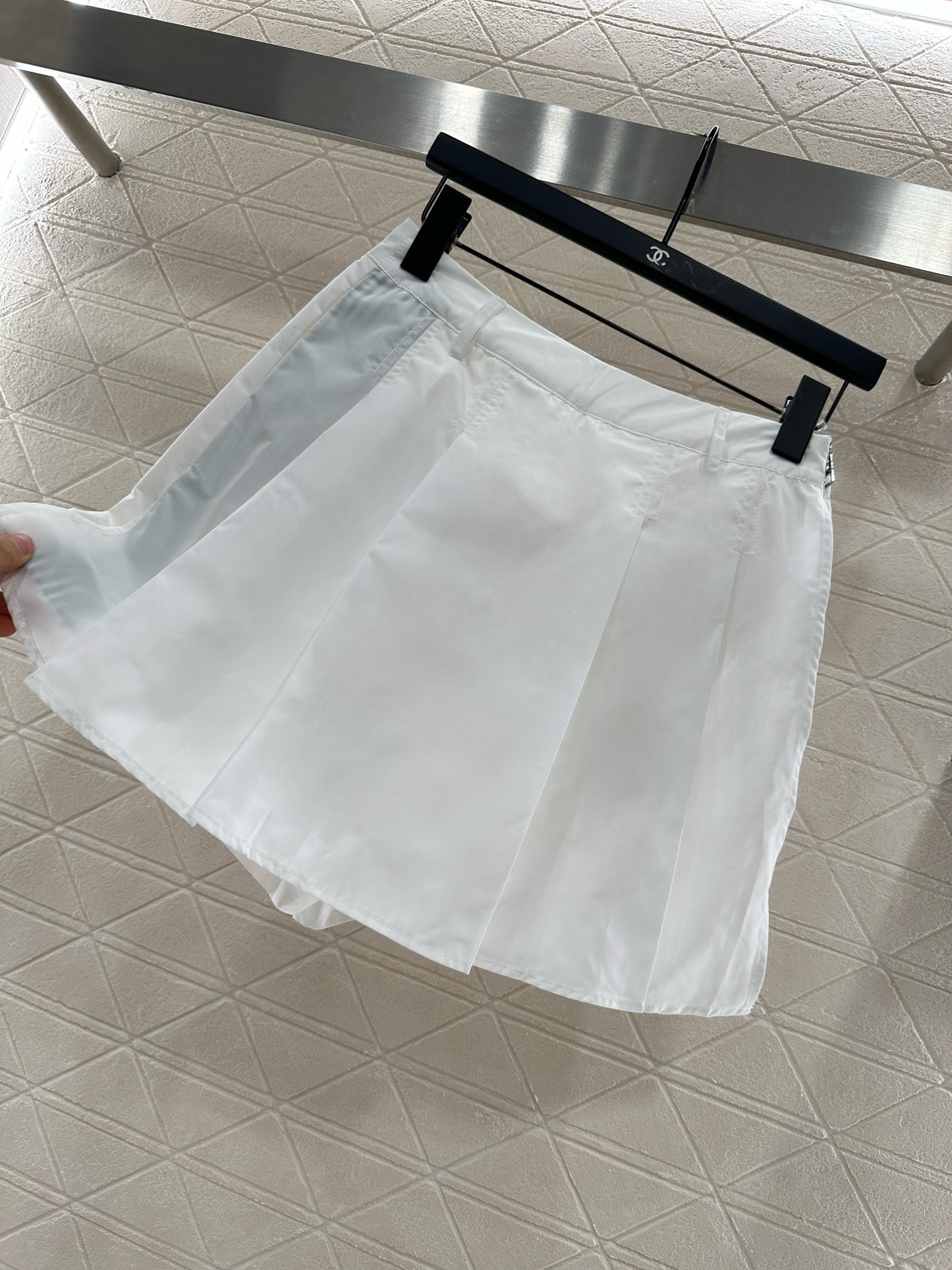 D 25 Mid-length Sleeved Jacket, Skirt, and Pants Set