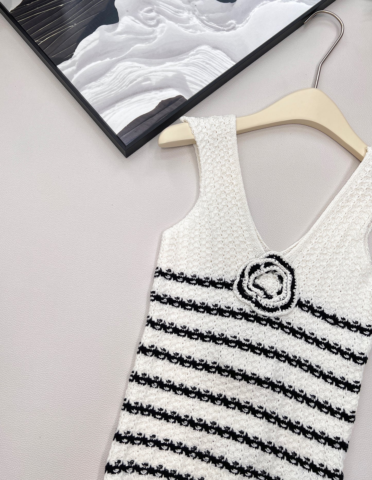 C 25 New Camellia Stripe Knitted Vest