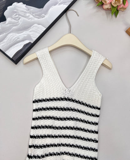 C 25 New Camellia Stripe Knitted Vest