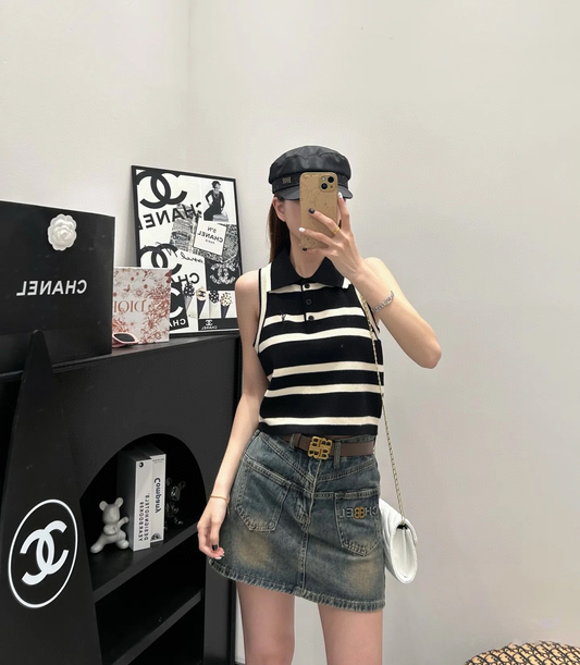 Y 25 New lapel embroidered letter striped vest.