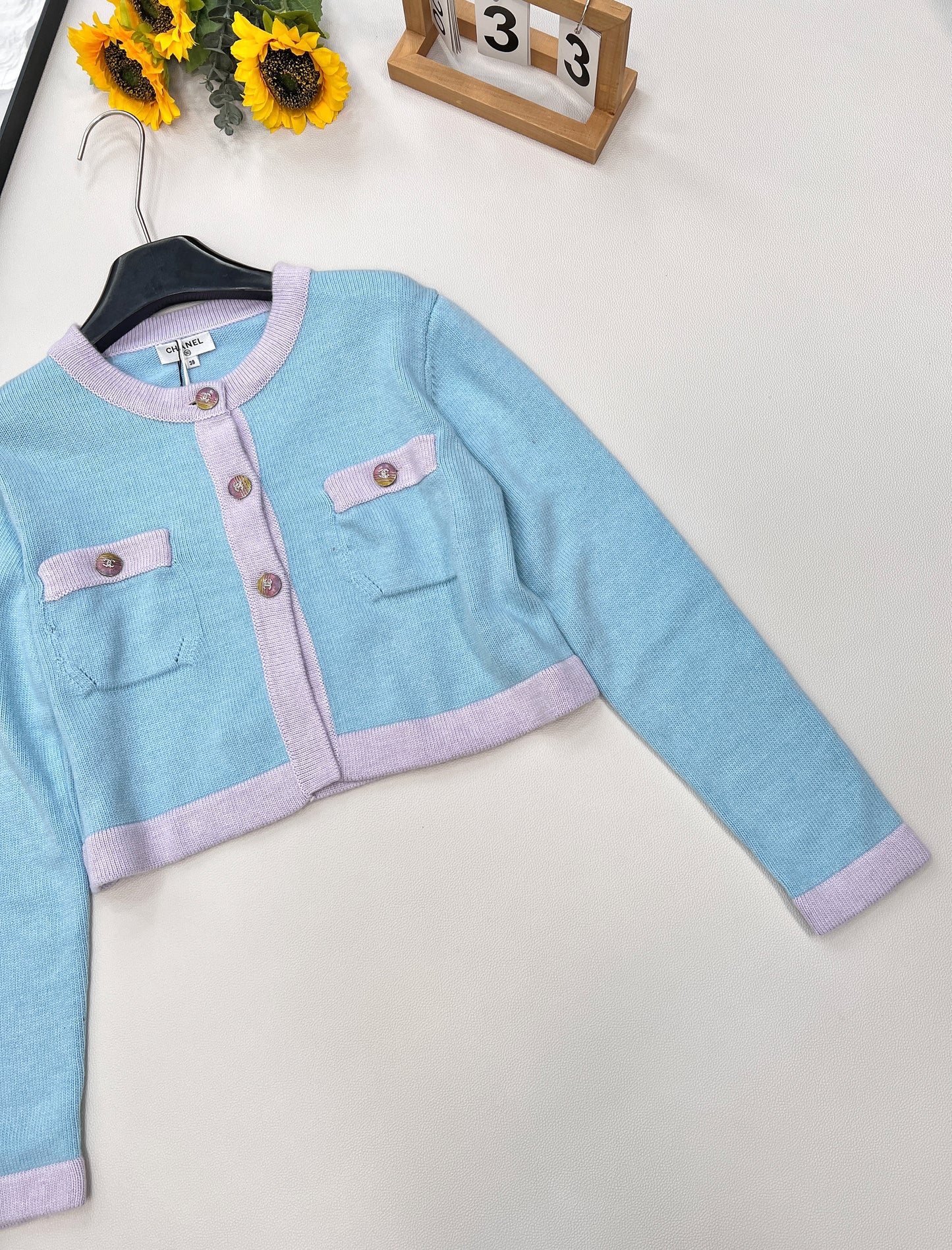 C 24 classic macaron color four-pocket contrast color knitted cardigan