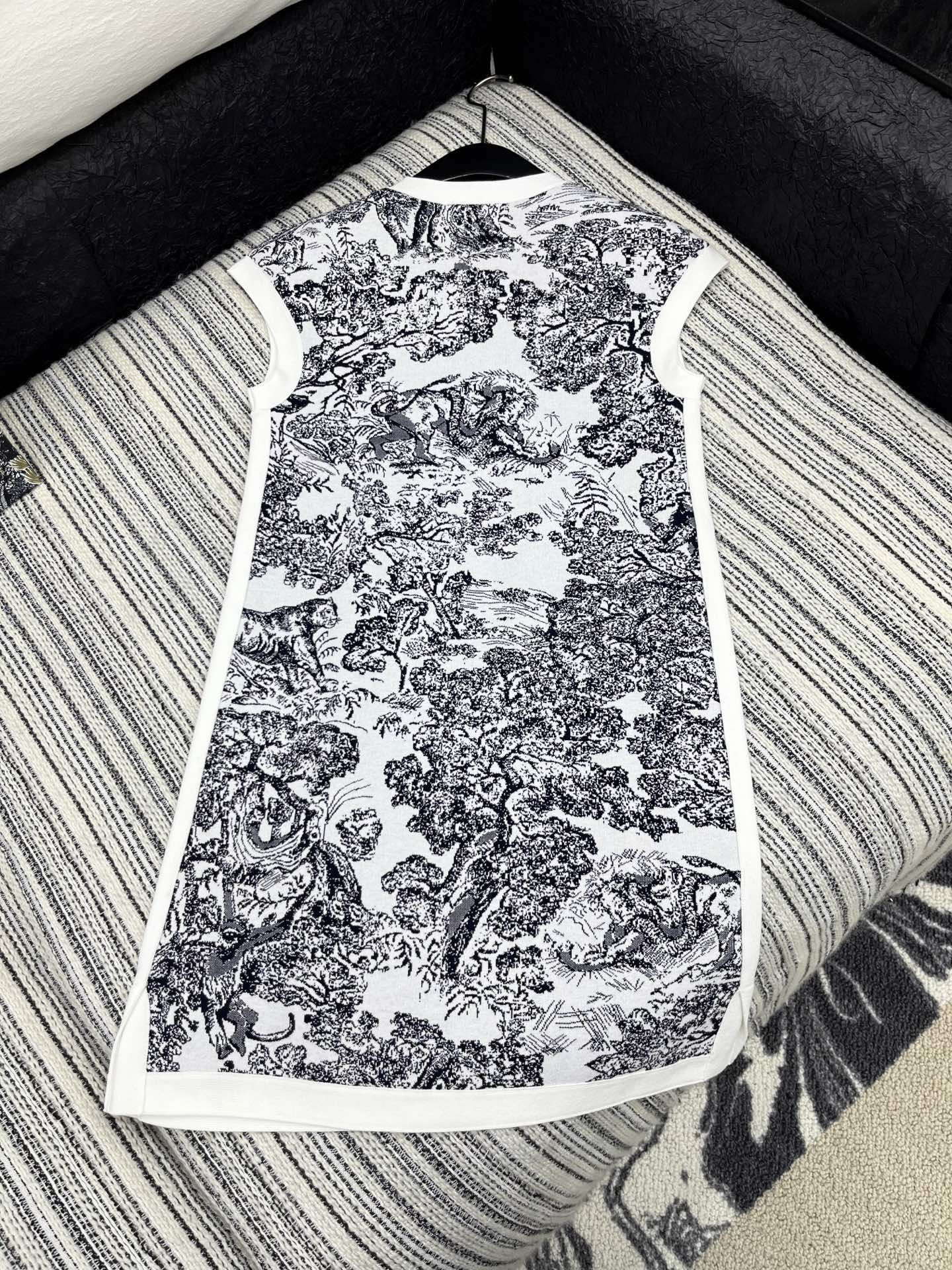 D 25 new product Knitted jacquard vest dress