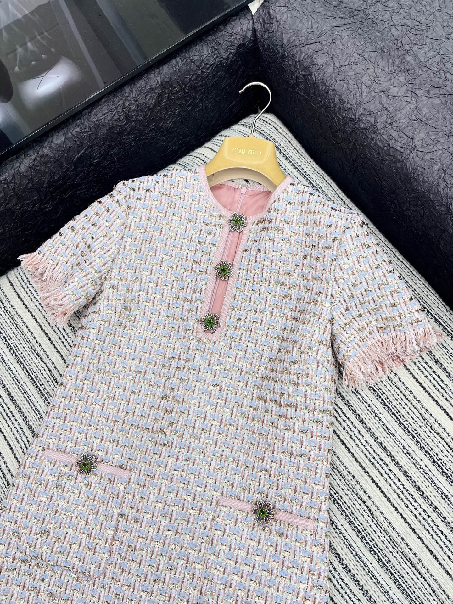 V 25 new woven tweed diamond button round neck dress