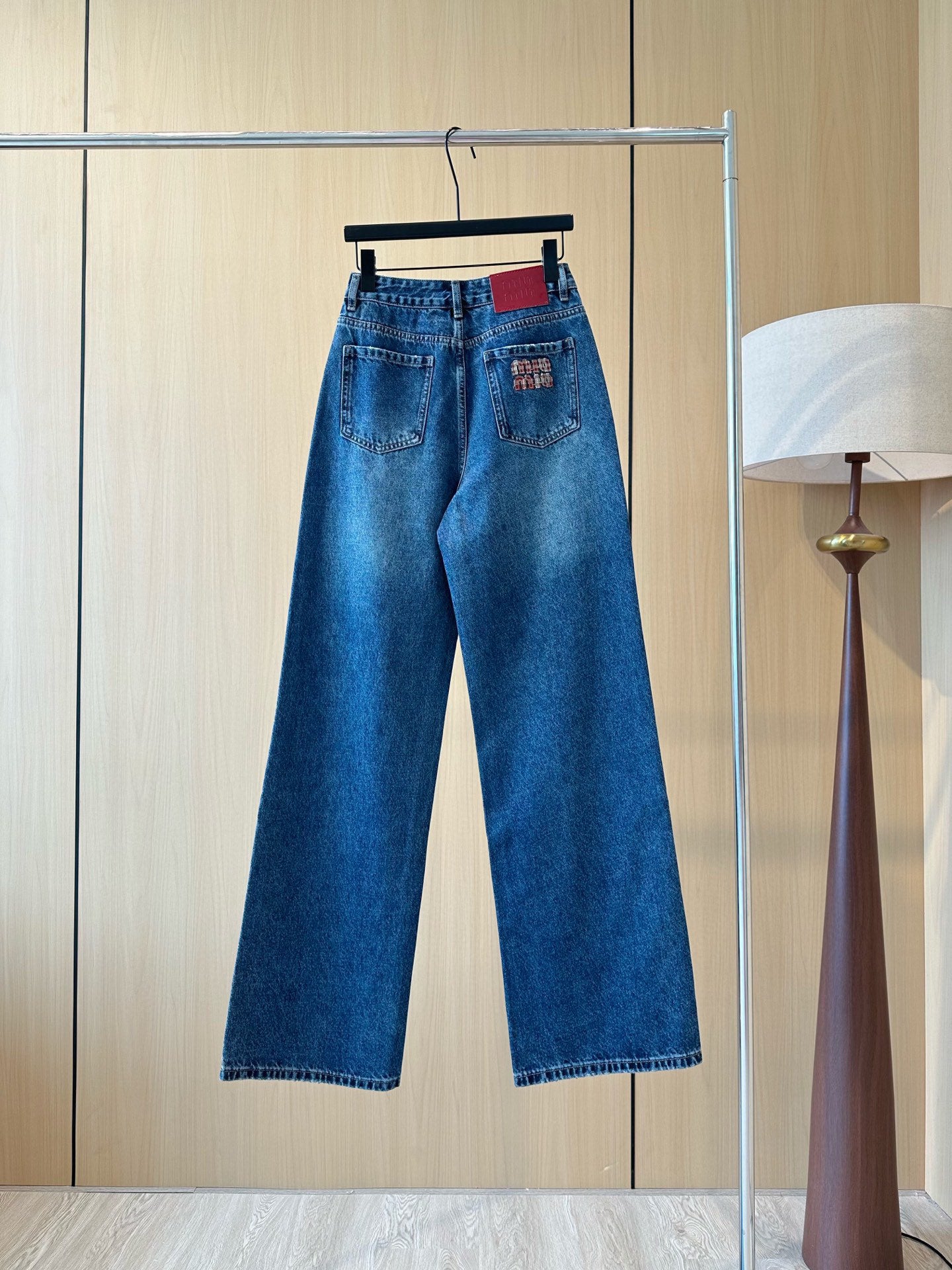 M 25 jeans with split-layer, contrasting colors.