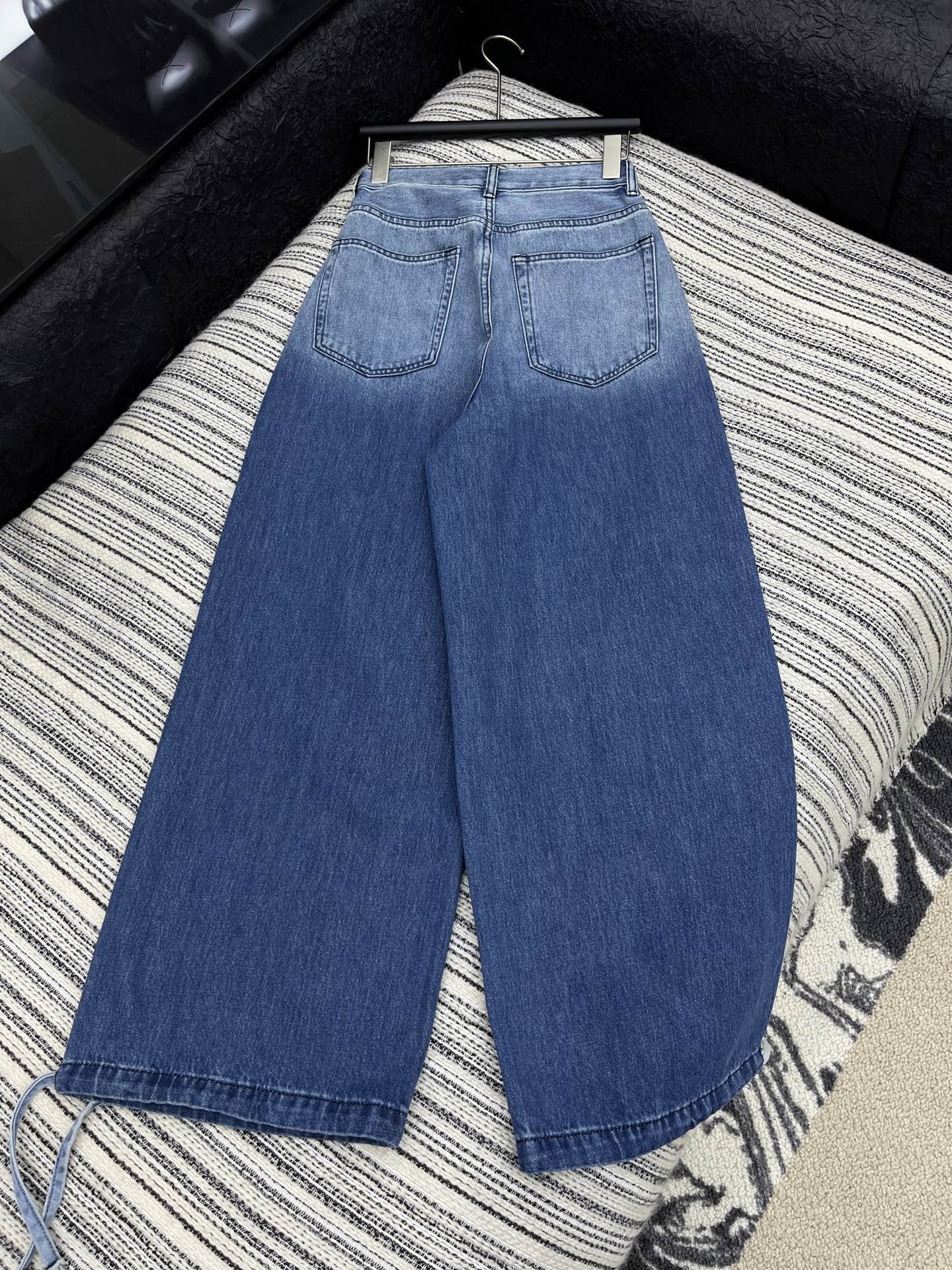 C 25 new styles of vintage-inspired wide-leg drawstring jeans