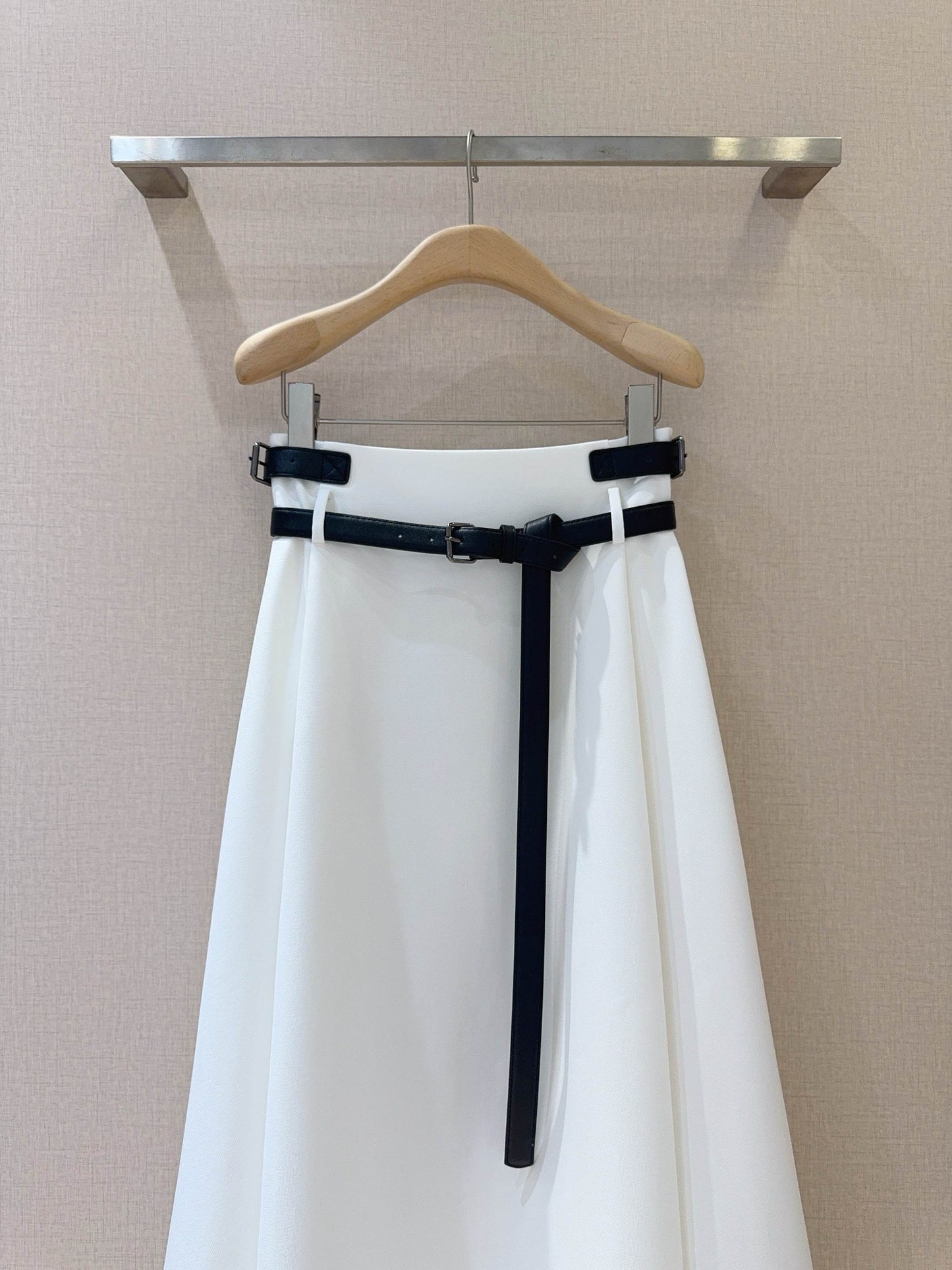 D 25 Mid-length with belt skirt