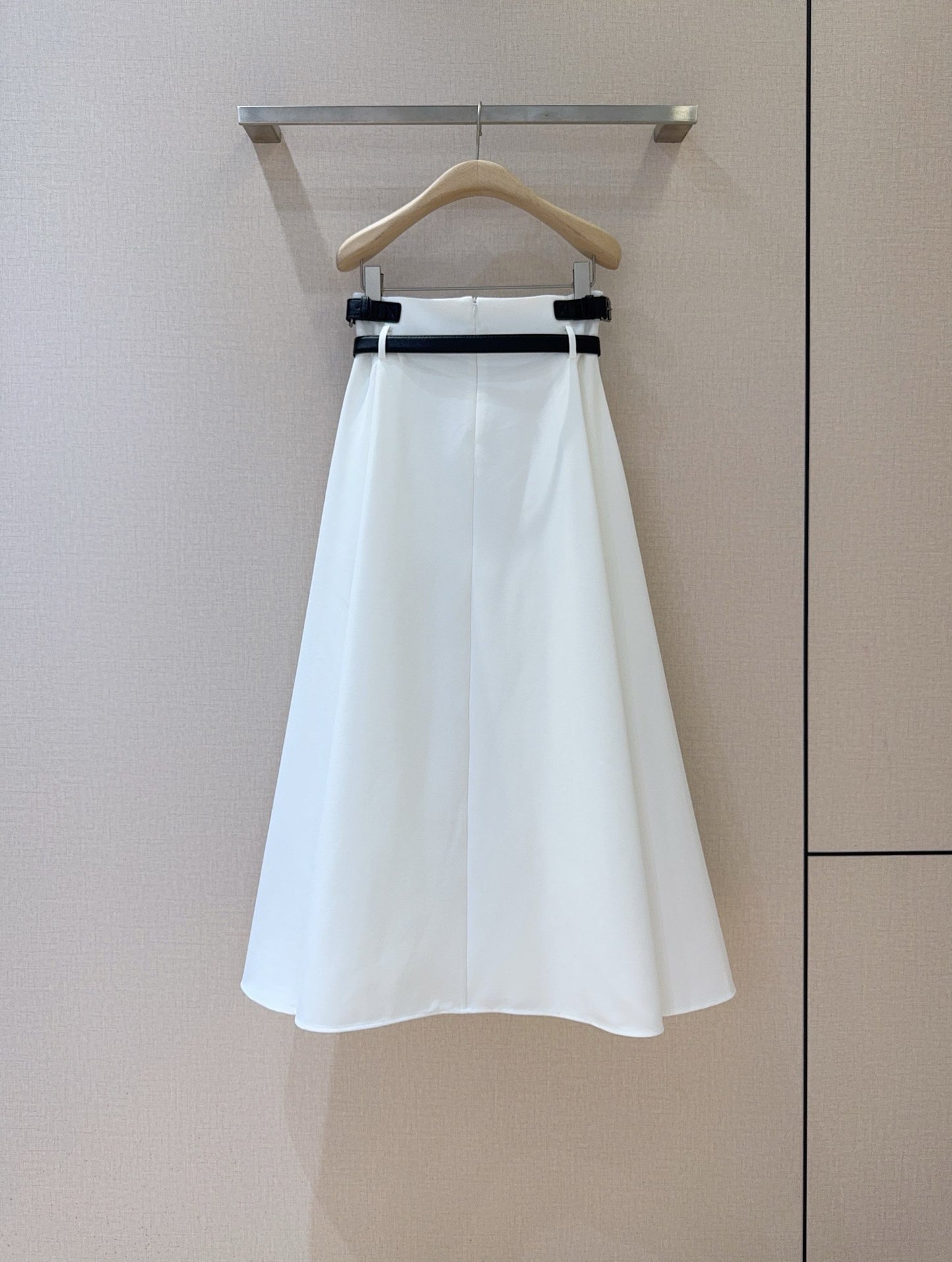 D 25 Mid-length with belt skirt
