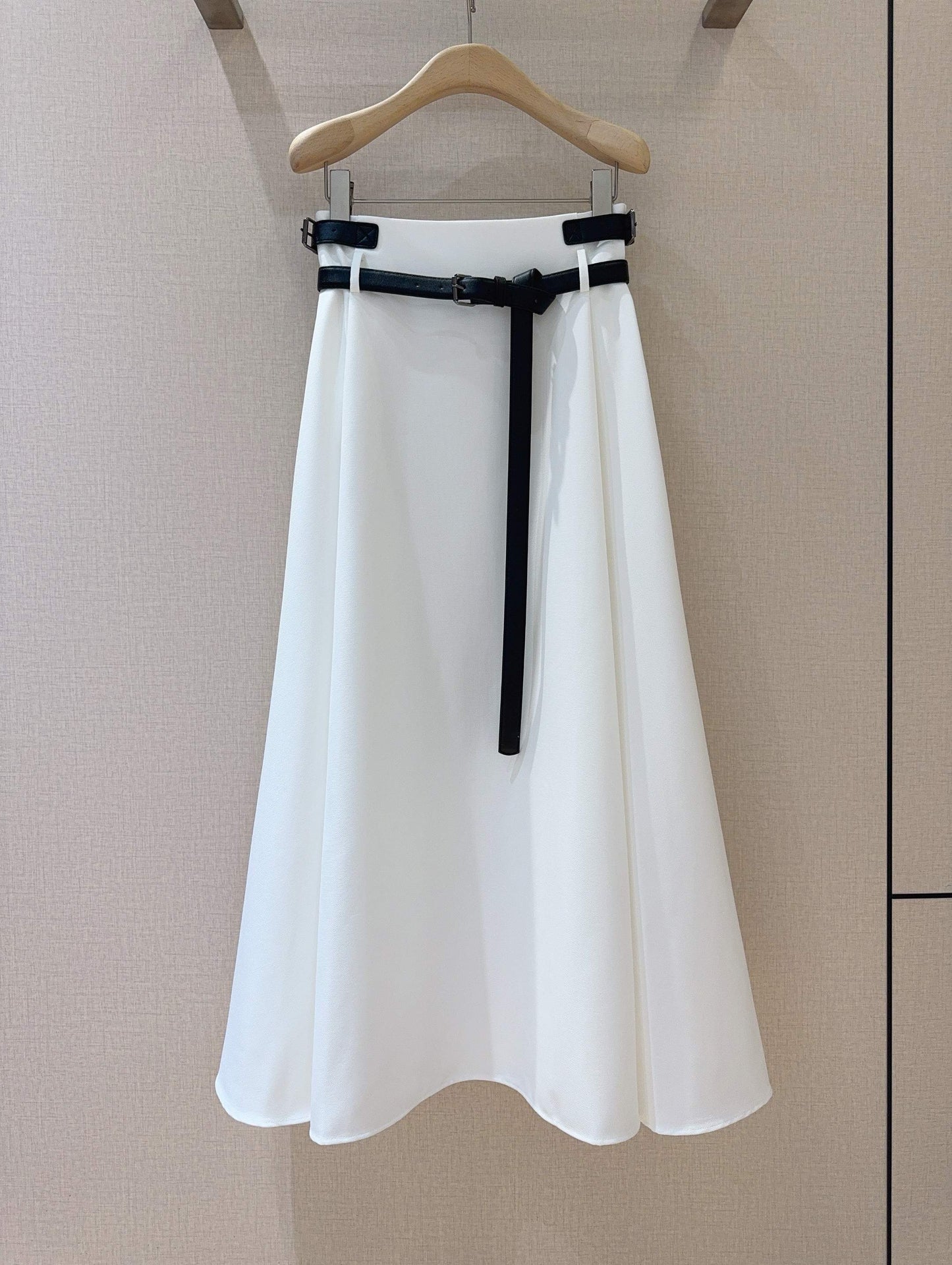 D 25 Mid-length with belt skirt