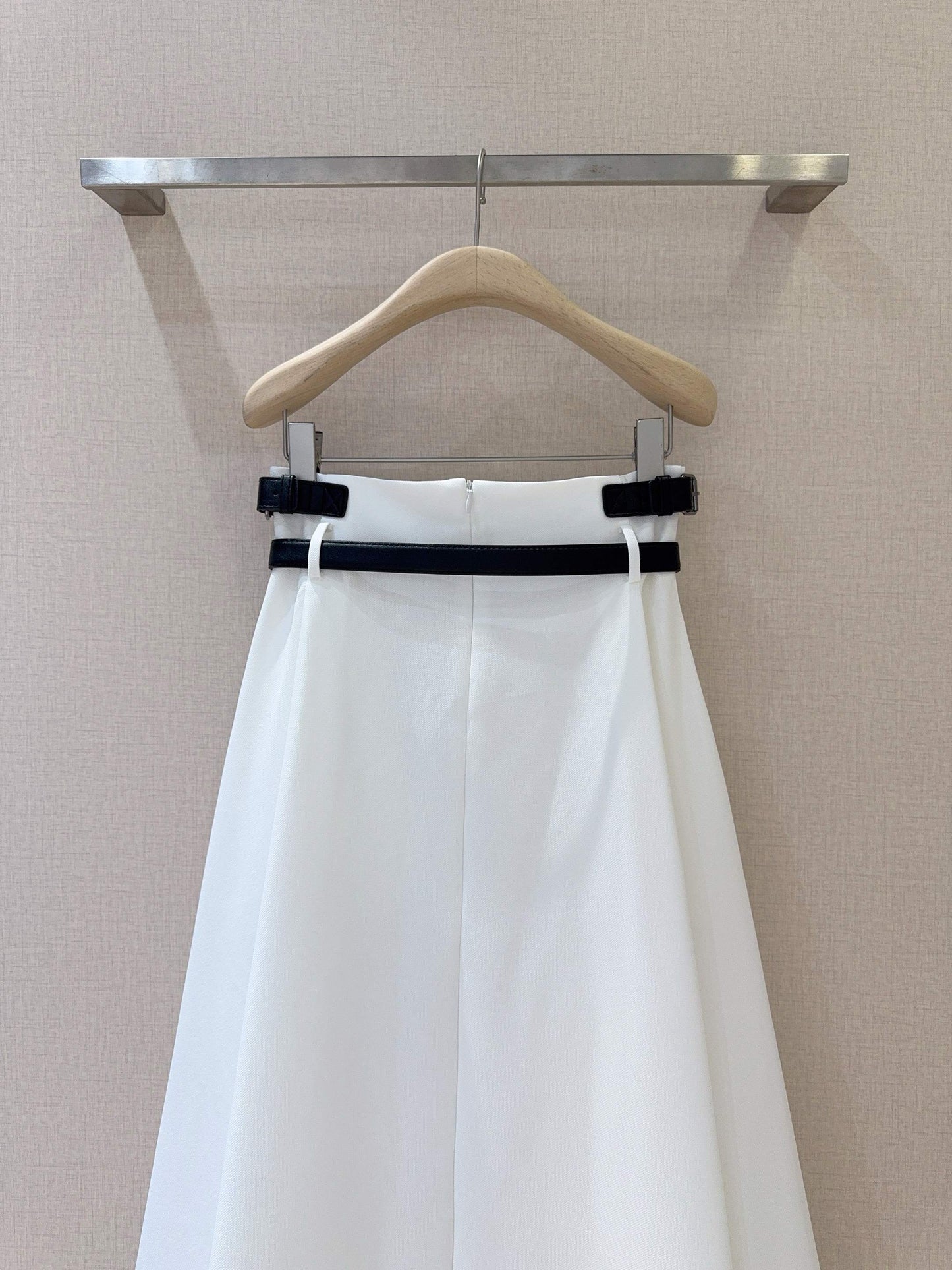 D 25 Mid-length with belt skirt