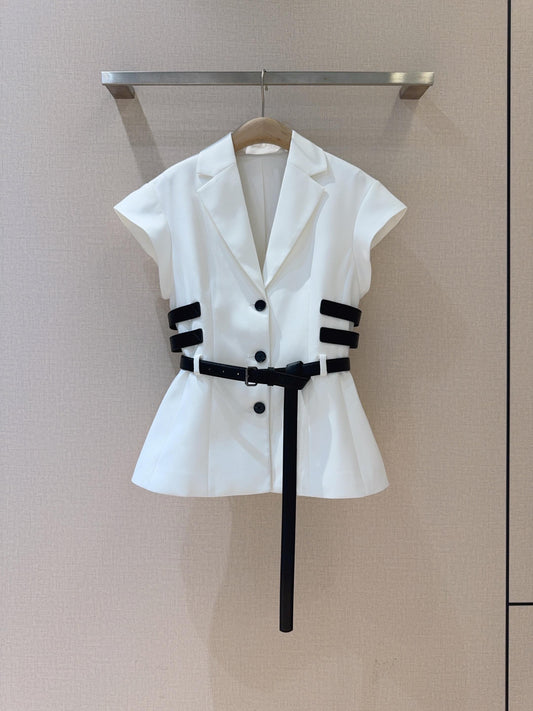 D 25 White short-sleeved suit