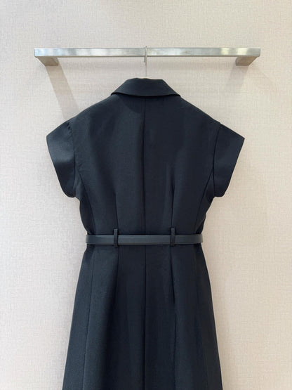 D 25 Simple short-sleeved belted dress