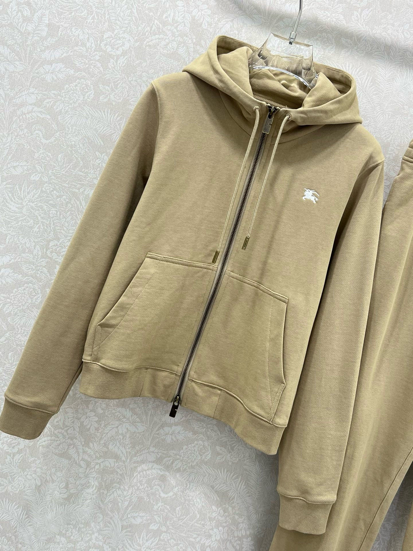 BU 25 Hooded drawstring zipper jacket and pants set