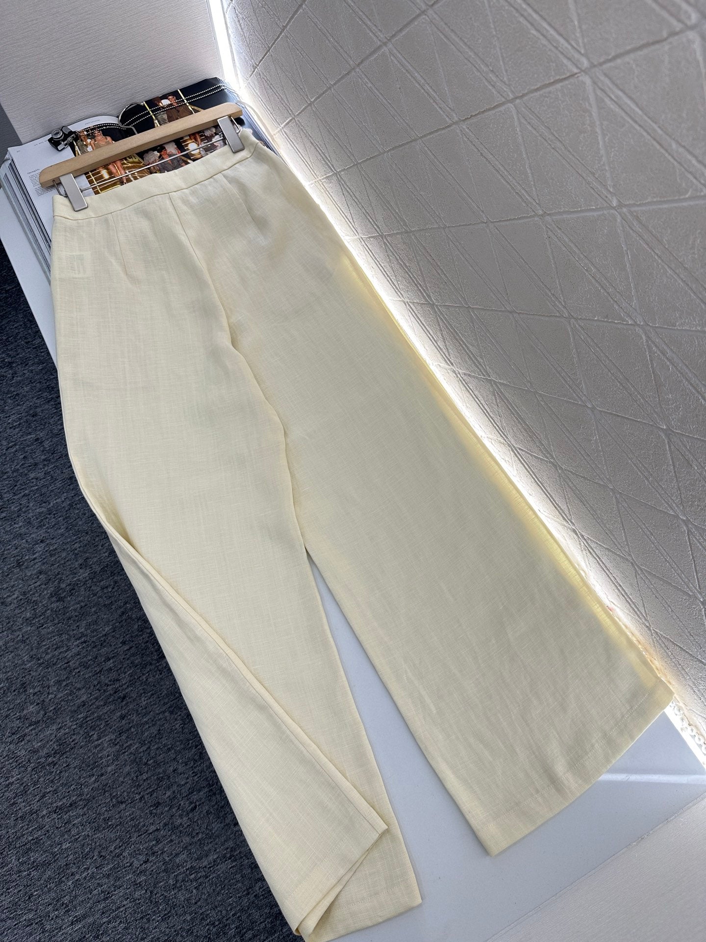 D 25 Silk scarf vest wide-legged pants set