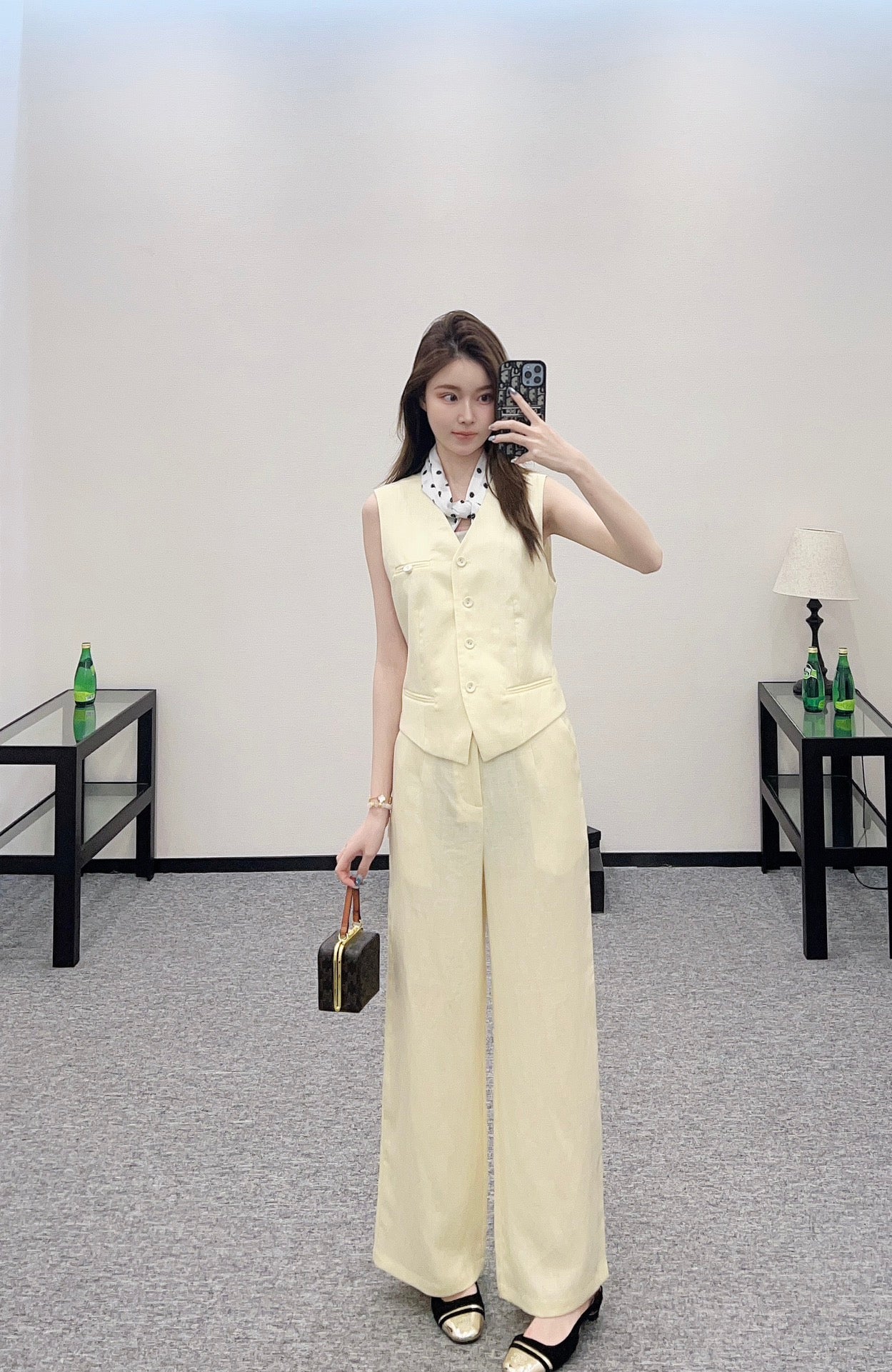 D 25 Silk scarf vest wide-legged pants set