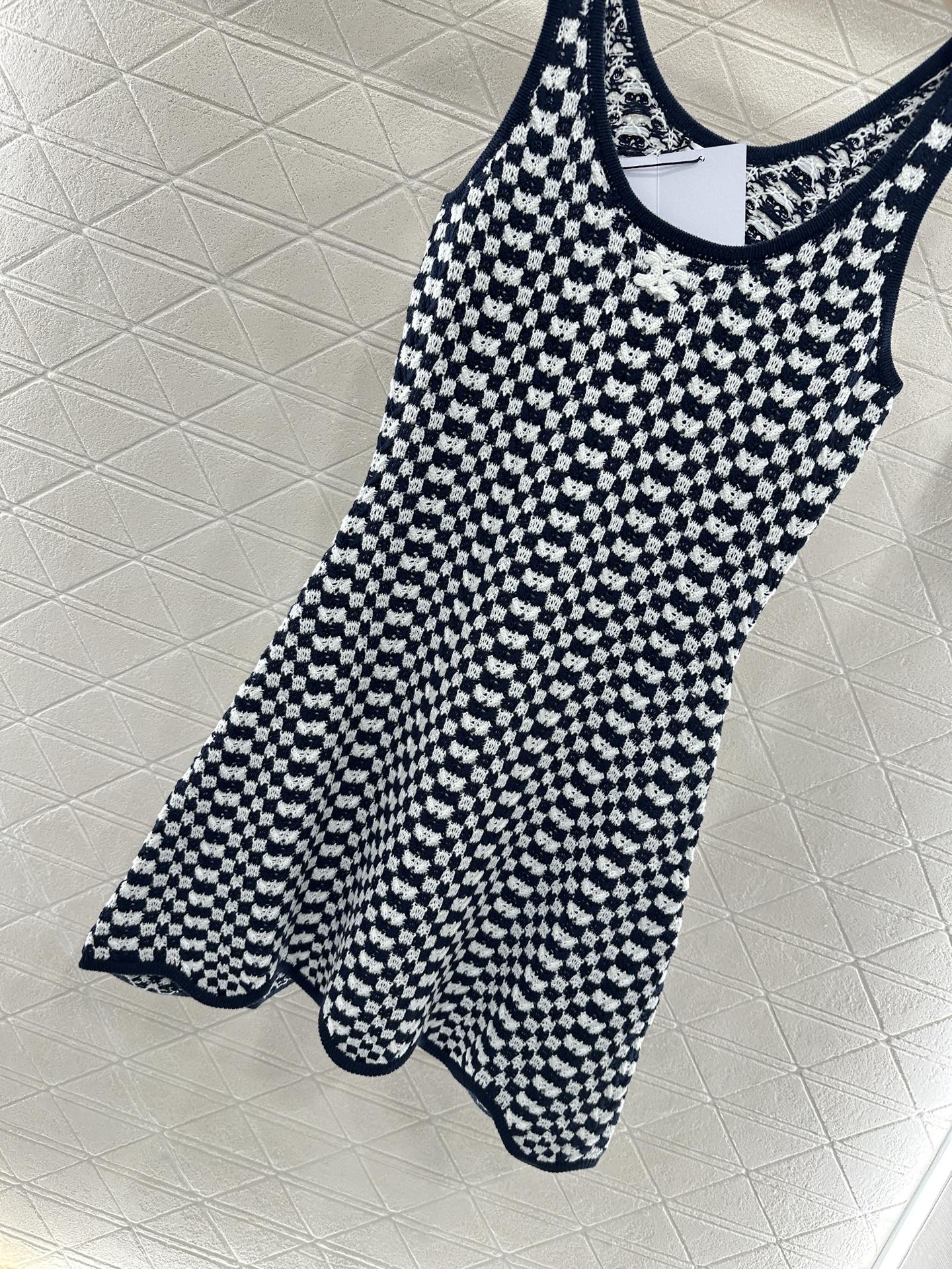 CE 25 Slim knitted vest skirt