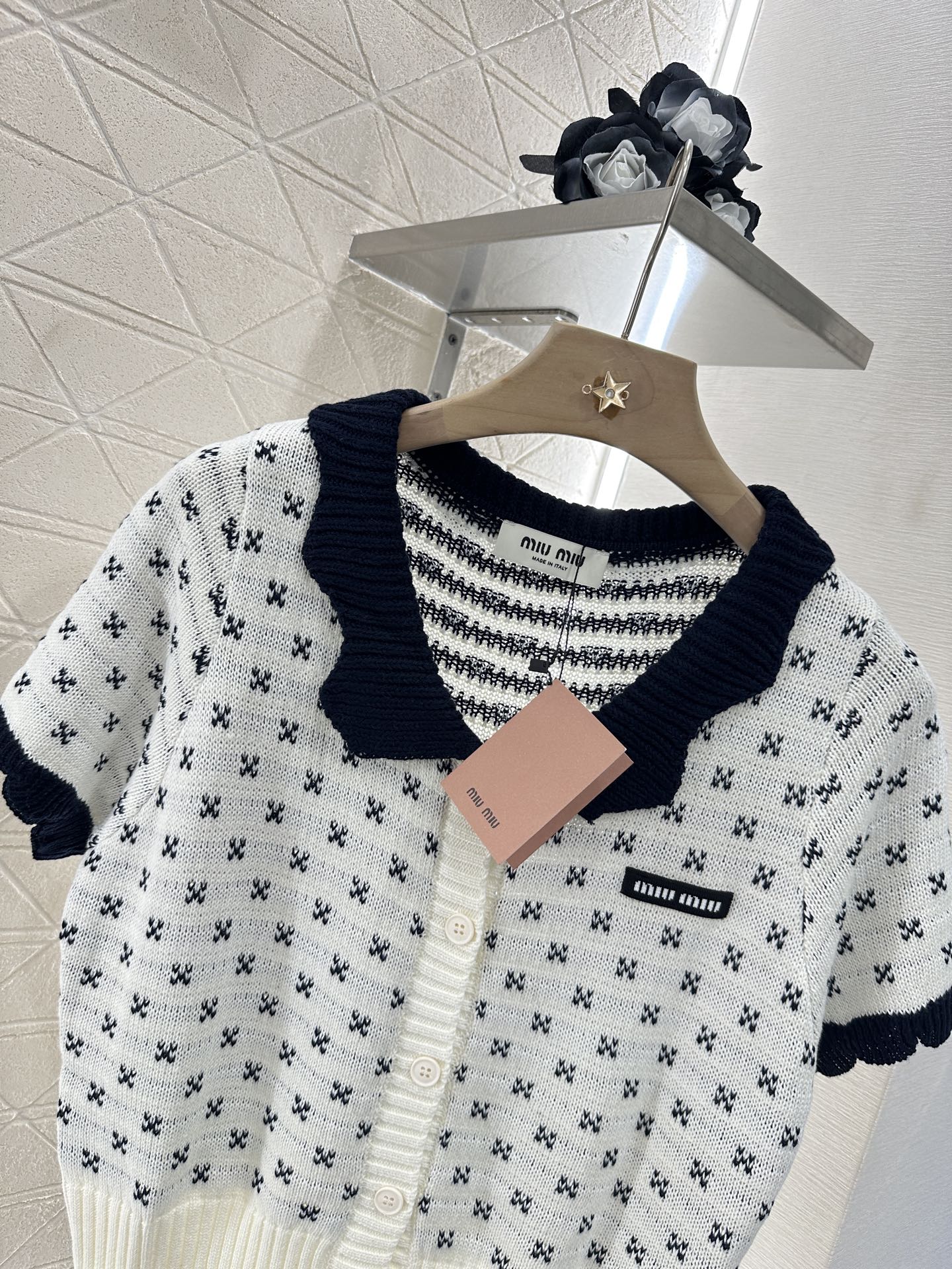 M 25 Contrast color knitted short-sleeved cardigan