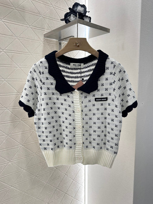 M 25 Contrast color knitted short-sleeved cardigan