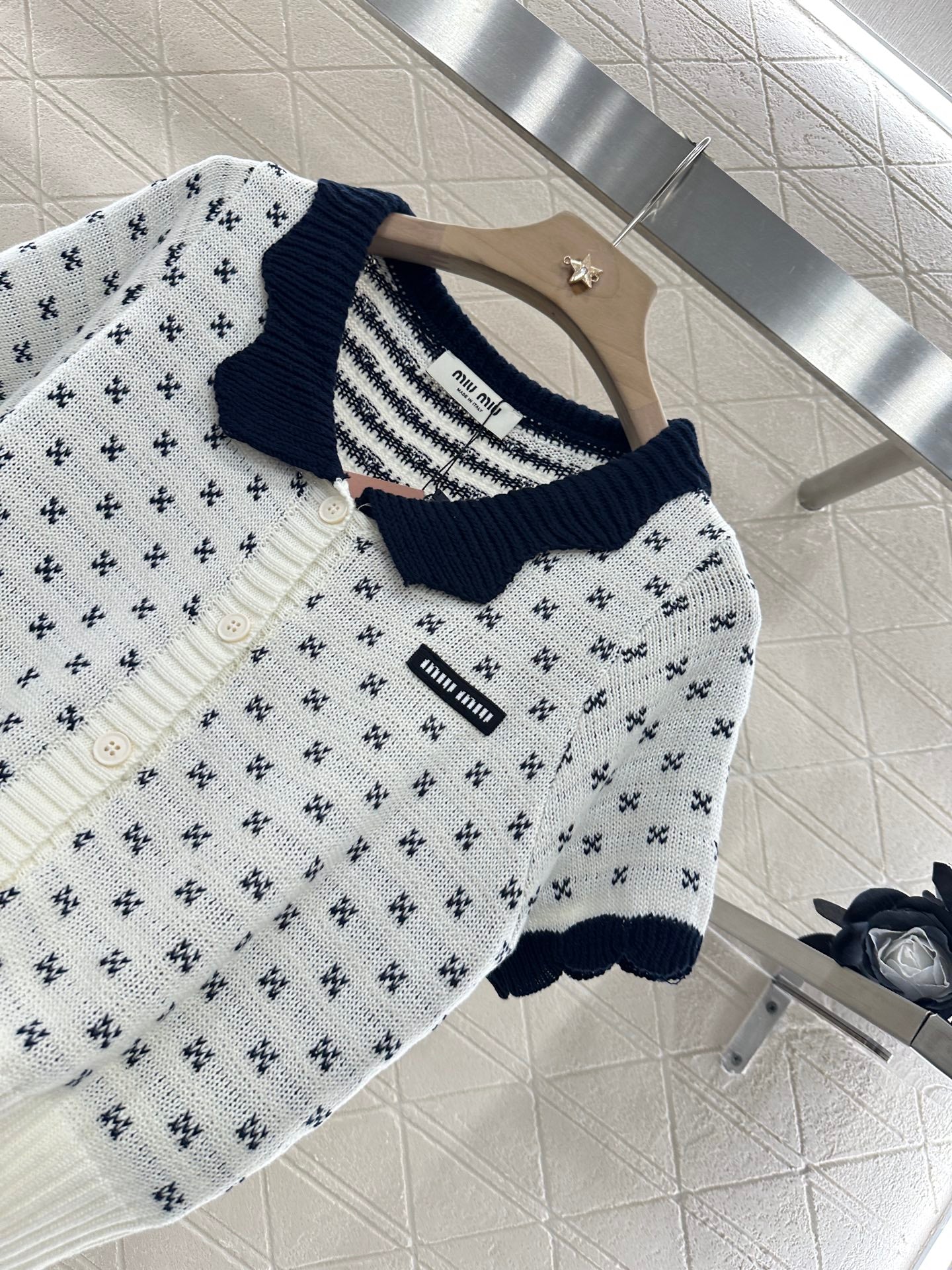 M 25 Contrast color knitted short-sleeved cardigan