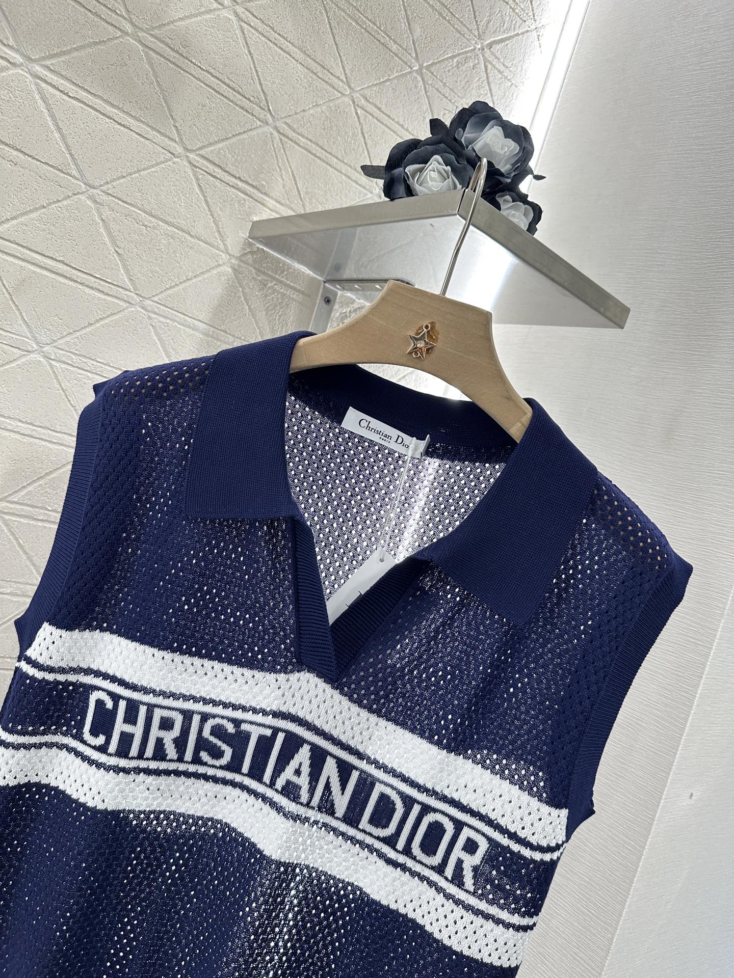 D 25 New Lapel knitted vest