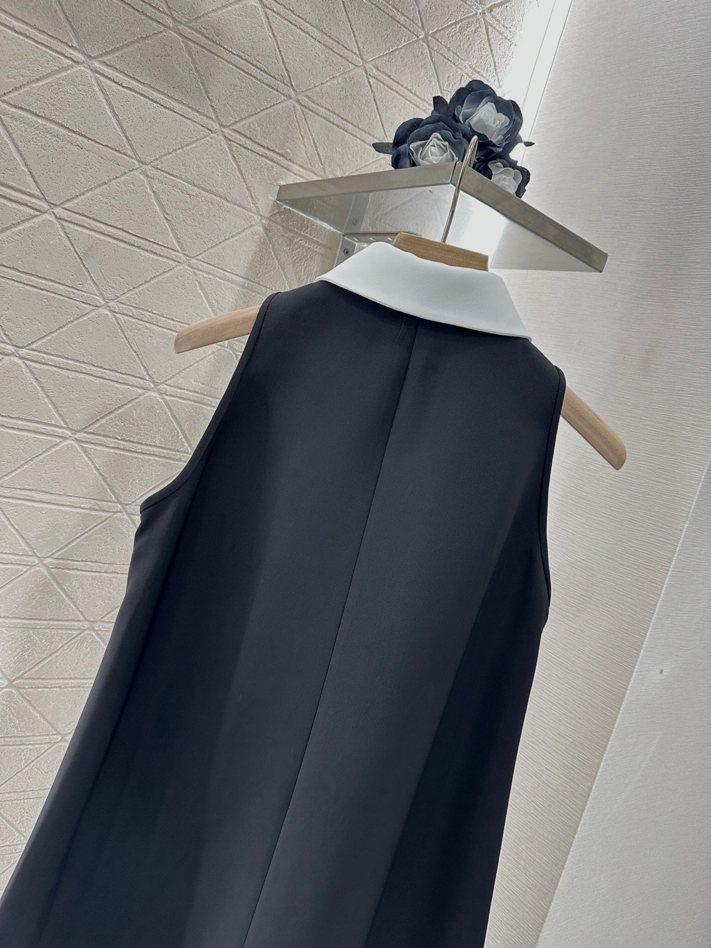 L 25 New Lapel contrast dress